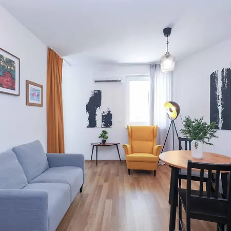Adamick Place In City Centre With Free Parking
