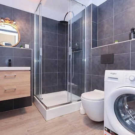 Adamick Place In City Centre With Free Parking